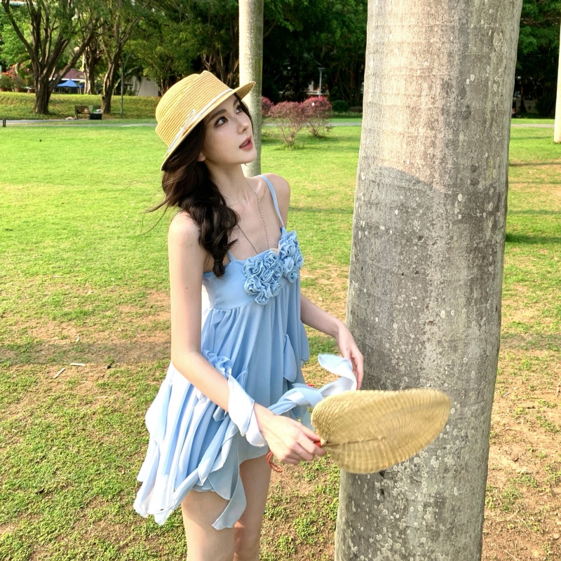 Women's French Style Spaghetti Strap Dress 2026 Early Spring New Pure Desire Cake Dress Vacation Dress - Image 5